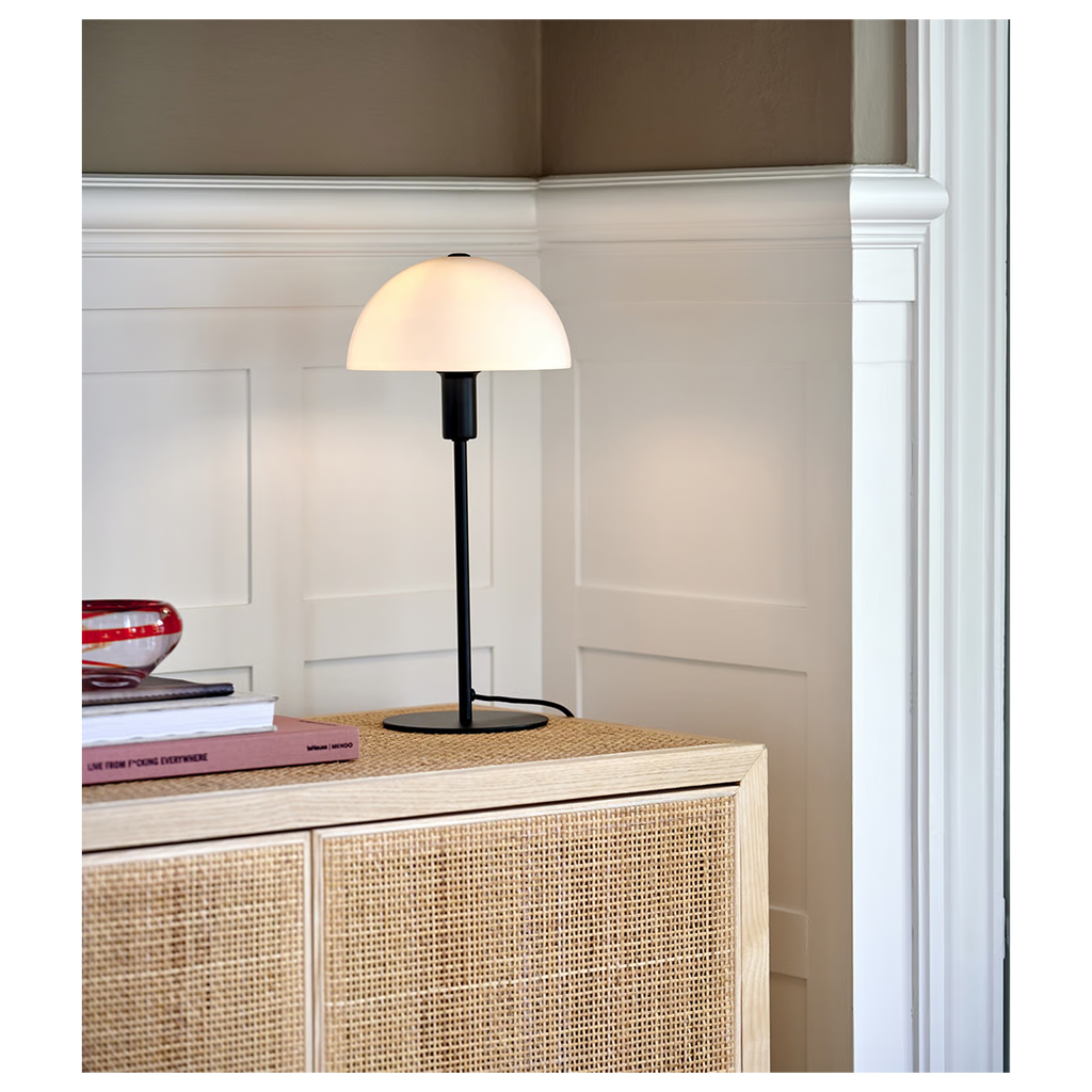 Ellen 20 Bordlampe lyst glass.