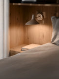 Darci kort vegglampe Sand
