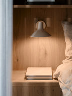 Darci kort vegglampe Sand